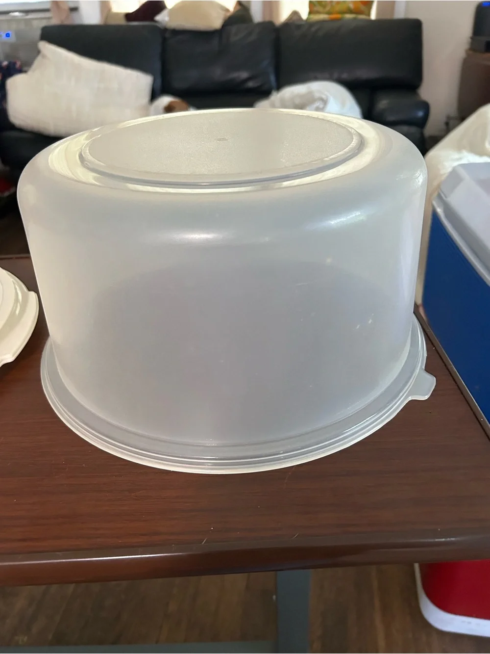 Vintage Rubbermaid cake saver 12.75 inches wide and 6 1/2 inches tall.